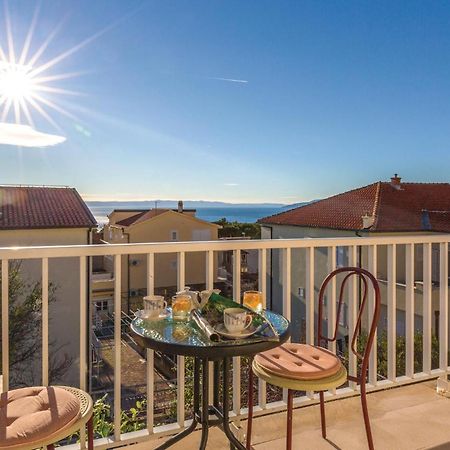 3 Bedroom Amazing Apartment In Makarska Exterior photo